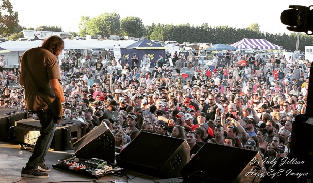 Clutch performing at Earth Rocker