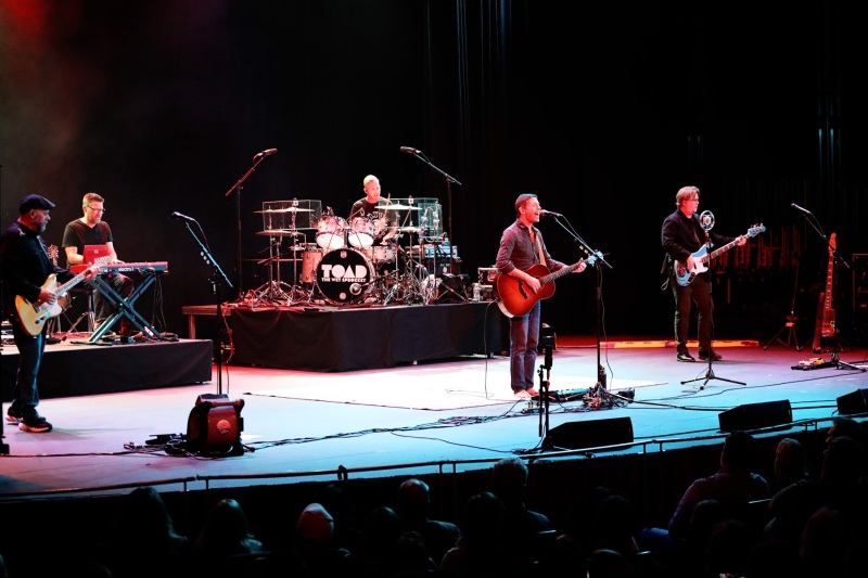 toad-the-wet-sprocket-at-the-strand-theatre-york-pa-10-4-22_52406862276_o