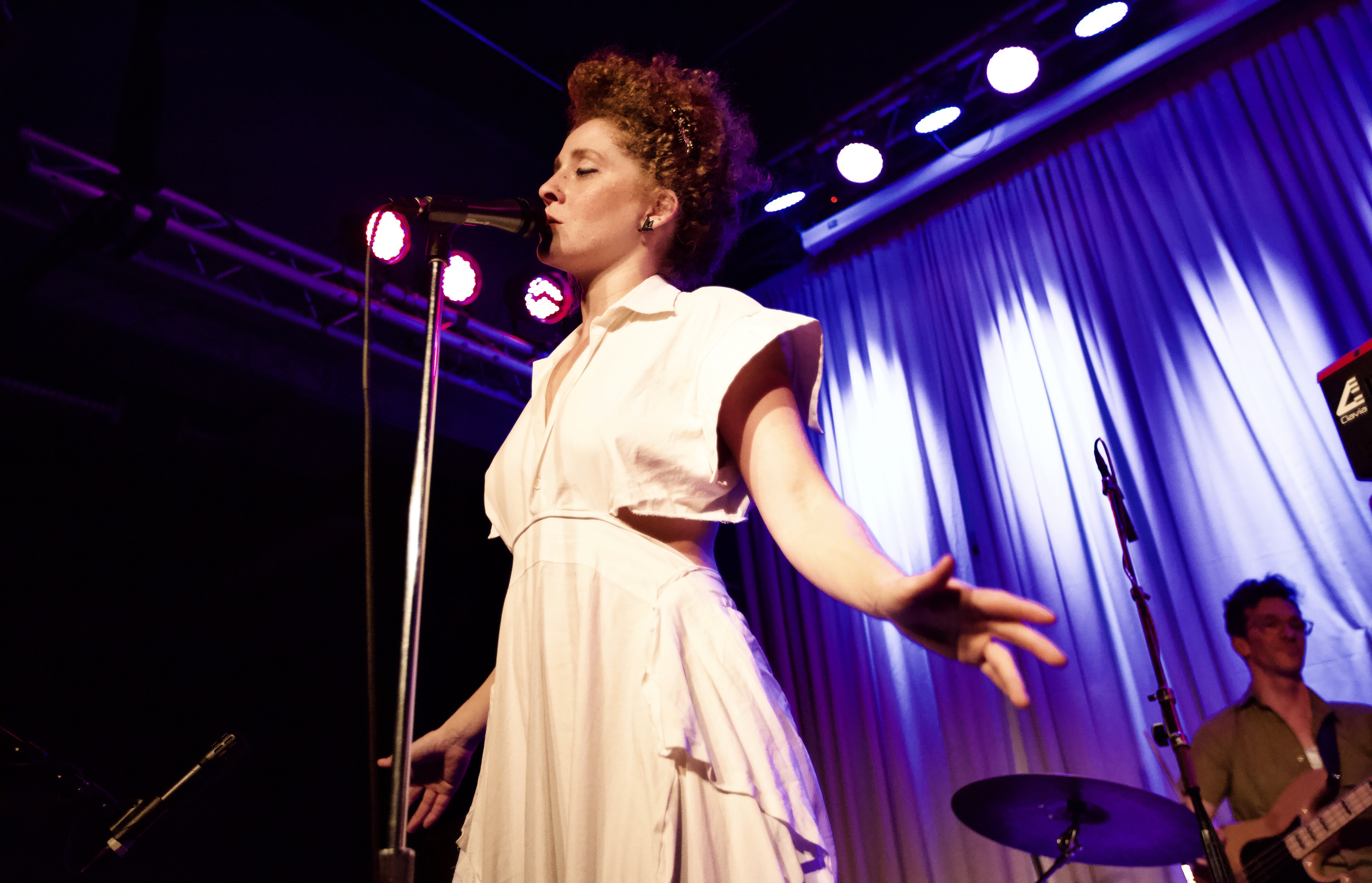 The Outcalls Captivate the Audience at Metro Gallery