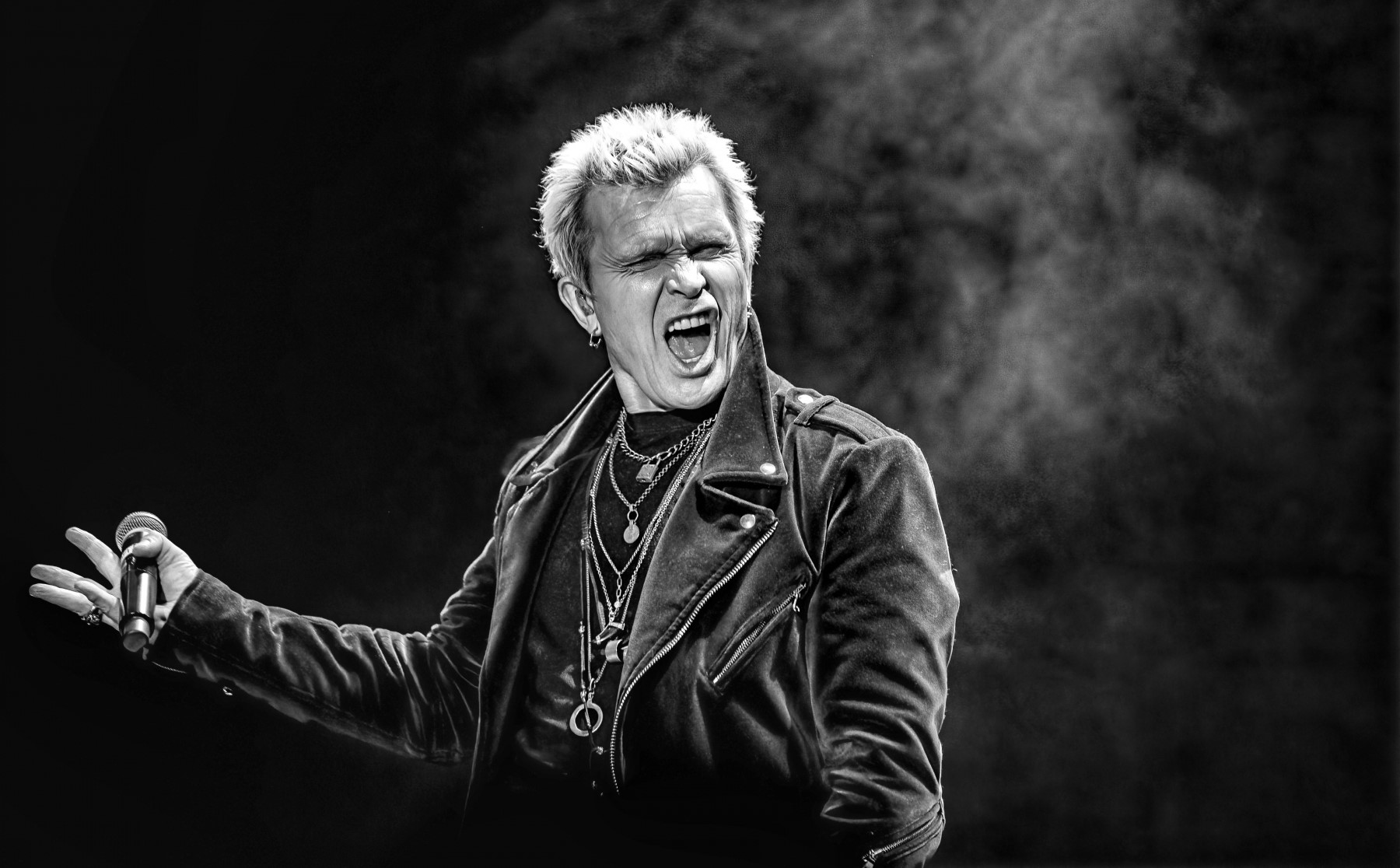 Billy Idol Rocks a Sold Out Lincoln Theatre